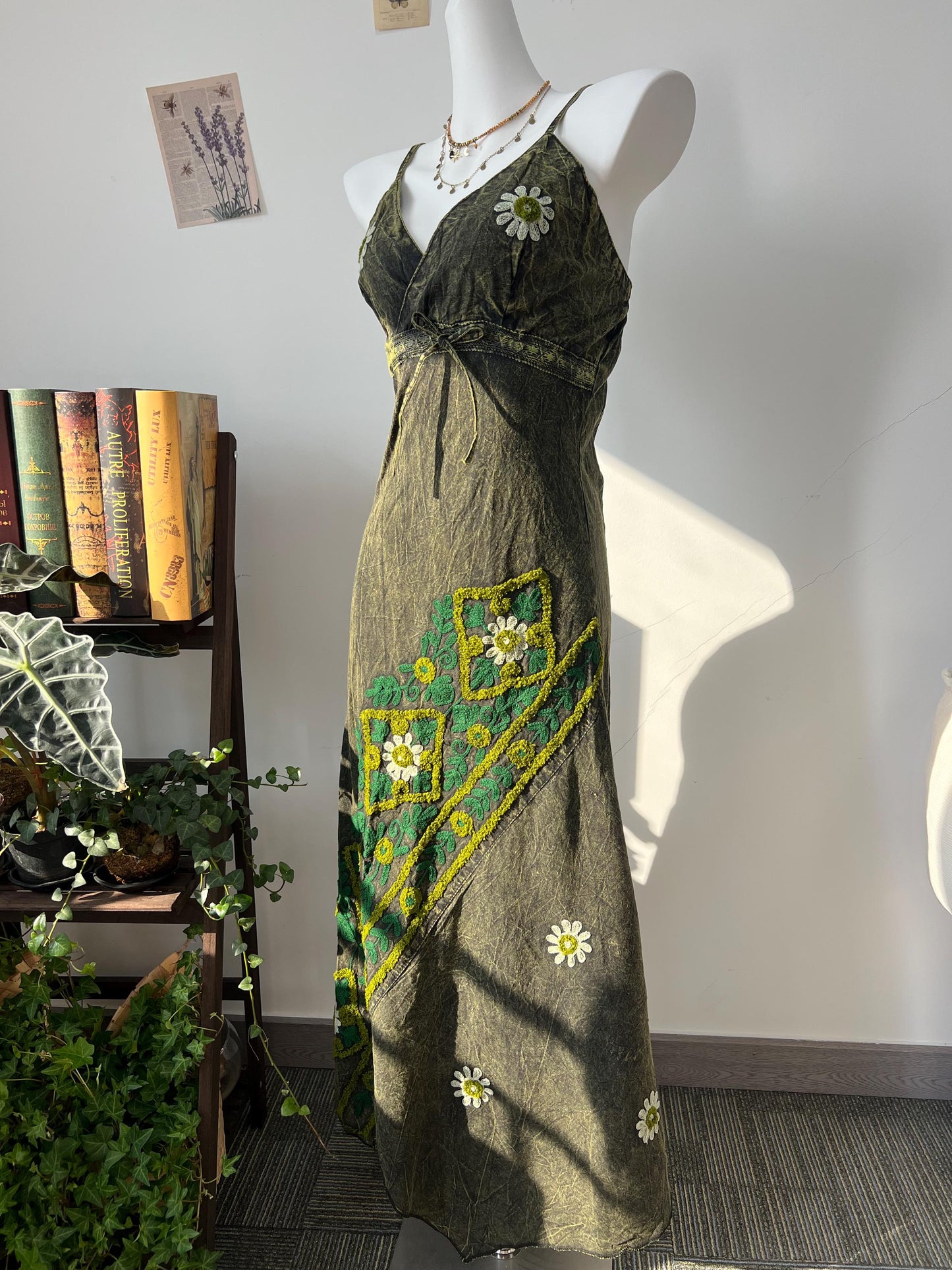 手工蠟染長裙，深綠色植物刺繡，70年代波西米亞風情節慶服飾